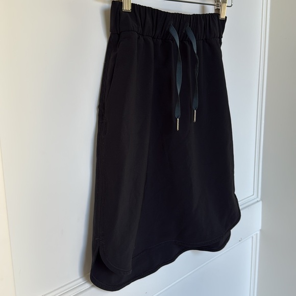 Lululemon On The Fly Skirt 21" Inch Luxtreme In Black Color Womens Size 2 - Picture 5 of 10